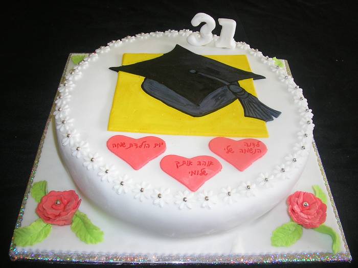 עוגה מצויירת כובע סטודנט